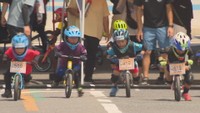 子どもたちが力強く地面蹴る! ペダルのない自転車「ランバイク」の大会開催 高松市