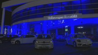 〈新型コロナ〉世界中で広がるブルーライトアップ 倉敷市の自動車販売店が医療従事者を応援!