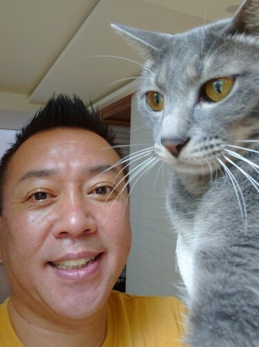 「あさひは僕が書斎に行くとついてきて、“ここオレの部屋”みたいに見回りして、絵筆を散らかして満足したら出ていく(笑)」(たい平さん提供)