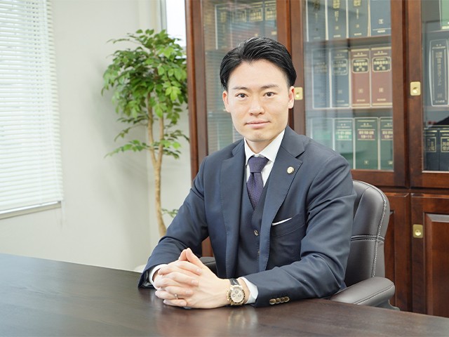 弁護士法人鈴木総合法律事務所 会議中4