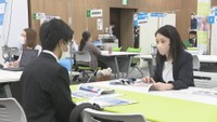 2024年春卒の大学生らに向け就職面接会 約100の企業が参加 岡山市