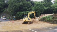 国道377号で土砂崩れ 片側交互通行に 香川