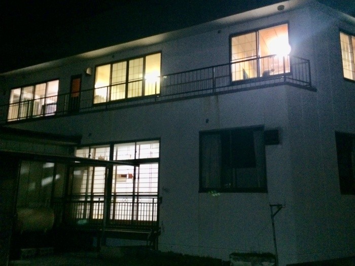 シェルター外観。2020年11月には活動の公益性が認められ上田市功労賞を受賞している『特定非営利活動法人 一匹でも犬・ねこを救う会』