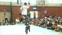 東京五輪種目BMXをPR プロライダー大池水杜選手らが華麗な技で魅了 岡山市