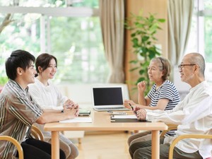 後見人になるには  成年後見と任意後見の資格や手続きを解説