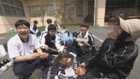 玉野商工高校で恒例の「すき焼きパーティー」 生徒が鍋を囲んで親睦深める 岡山
