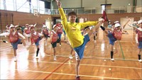 元オリンピック選手の演技に大興奮 真備町の児童がアトランタ五輪に出場の田中光さんと交流 岡山・倉敷市