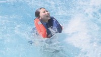 「海に入らず周囲に助けを求めて」水島コンビナートで働く人が海への転落を想定した訓練 岡山・倉敷市