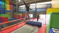 「空を飛んでるみたい!」大人も子どももハズめるトランポリンパーク 岡山・早島町
