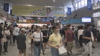お盆の帰省客らで混み合うJR岡山駅 大雨の影響で一部列車に運転見合わせも
