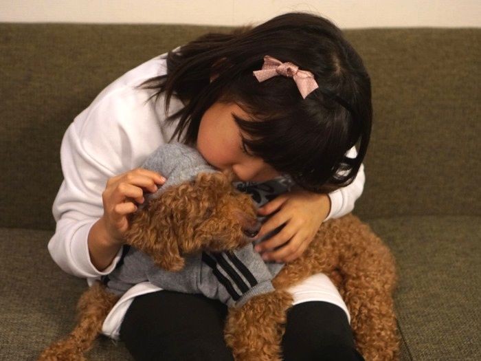 動物が苦手だったのに…この姿にママも親戚も感心、感動した