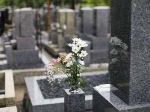 お墓の相続 相続放棄で拒否できる? 「墓じまい」のポイントまで解説