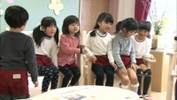 ヒノキのあたたかさ感じて 高校生の手作り家具が真備の幼稚園へ 岡山・倉敷市