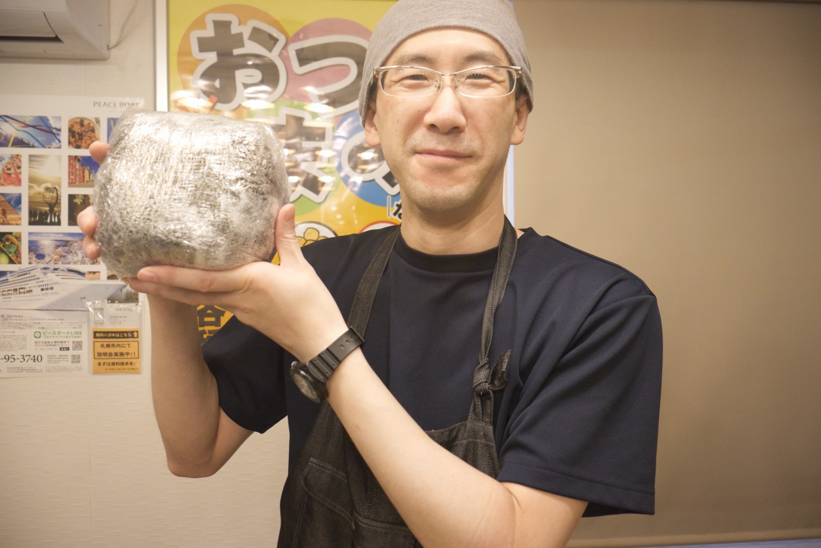 650円の1kg弁当に、2kgおにぎりも!? 「面白さ」を販売する粋な弁当屋店主