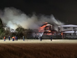 【速報】「2階から出火している」 ポンプ車10台が消火活動 宮城・多賀城市