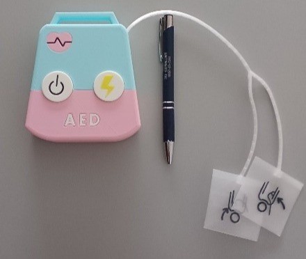 子ども用の“おもちゃAED” 「まずは楽しく知ってもらいたい」開発者の思い