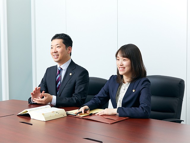 サンライツ法律事務所 会議中3