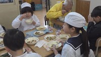 小豆島の地域ブランド ゴマとごま油を使った「ごまんぞく給食」 香川・土庄町