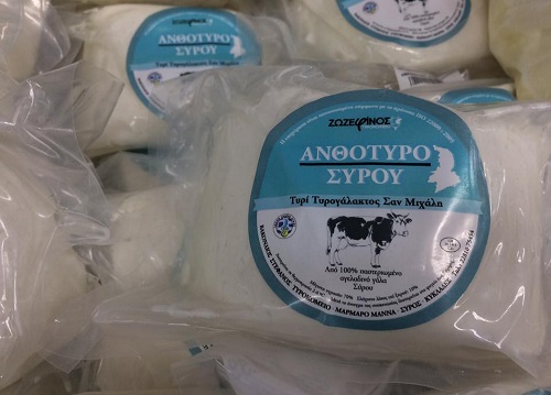 一見して生産地と何のミルクを使っているかが分かるデザインになっています。これは豆乳と牛乳メインの、シロス名産のチーズ。