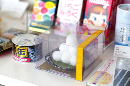お団子のキャンドル。左は猫缶のキャンドル