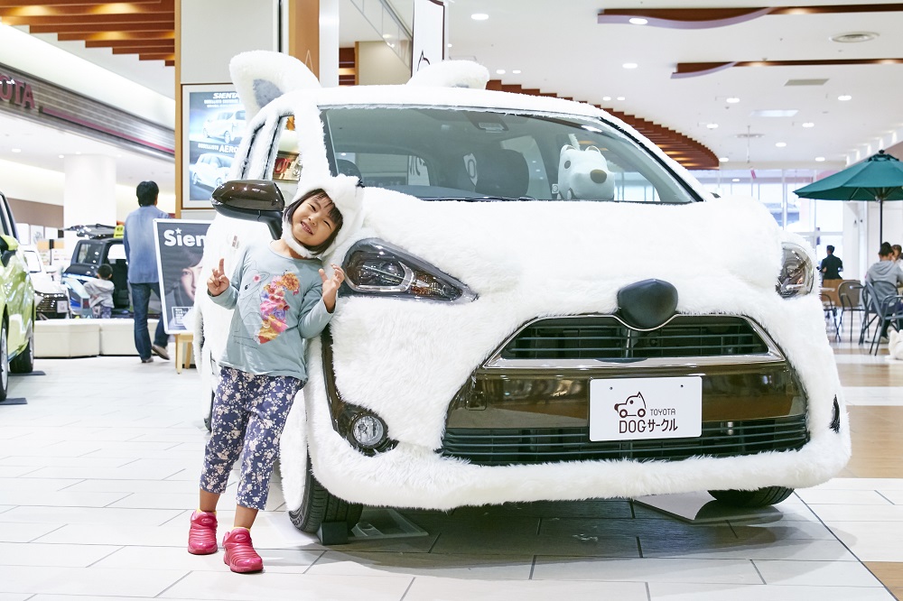 ふわふわのDOGカーに思わず笑顔