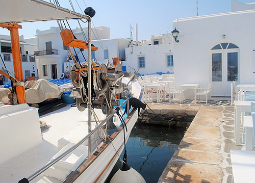 漁船からひょいっ(ナクソス島・ナウサ)