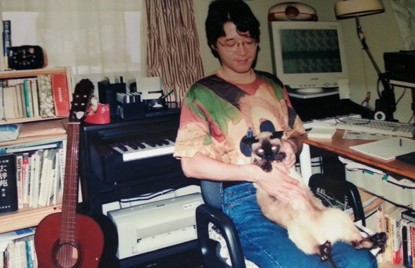 秋さんの仕事部屋でくつろぐシャンプー(17歳の頃、大田区で)