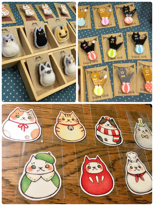 「happy rock」羊毛フェルトや粘土で作ったネコちゃんブローチ、ミニメッセージカード、ポチ袋など出展=ニャンフェス実行委員会提供