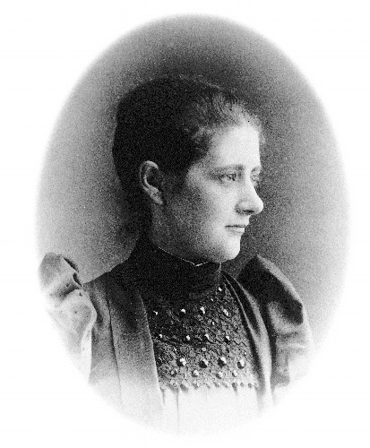 ビアトリクス・ポター肖像写真 Courtesy of the Victoria and Albert Museum