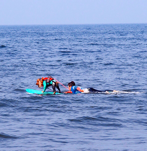 沖へパドリング