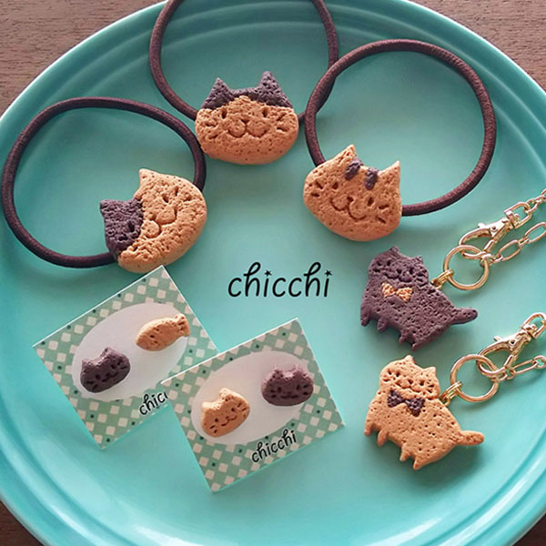 「chicchi」粘土で作ったクッキー風のアクセサリー=ニャンフェス実行委員会提供