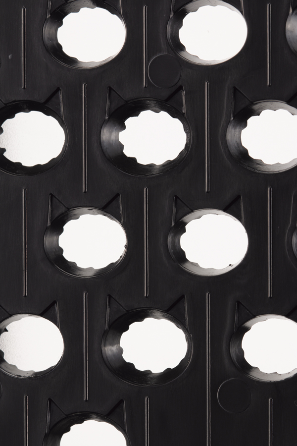 おろしの穴は猫の顔型