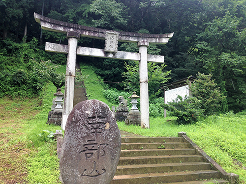 新田義貞にゆかりの森上・南部神社