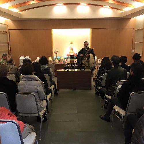 ペットの月例法要 (写真=感応寺)