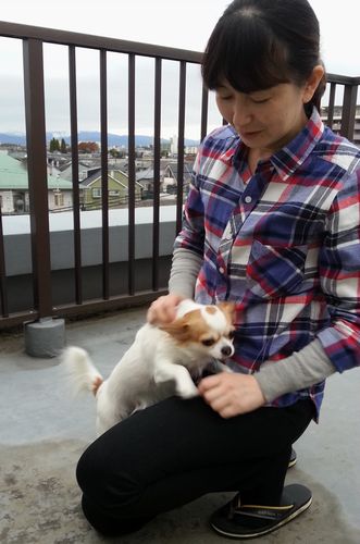 寿子さんに甘えるすみれ