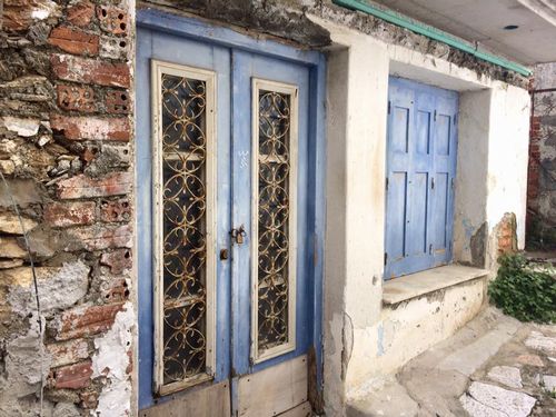 ホラは港から少し遠く、上の方は便利とは言えないところでもあるので、人の住んでいない家も多い。でもそのひっそり感も素敵(スキアソス島)