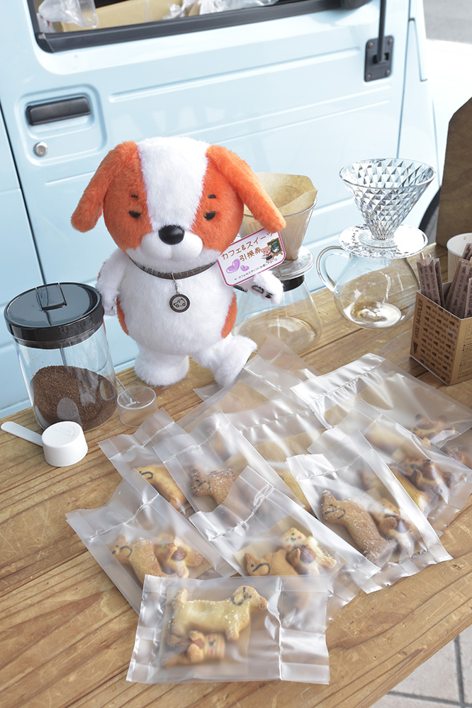 移動式カフェでもらえる犬と猫の形のかわいいクッキー