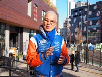 著者の石黒さんは日章の社屋に泊まり込み、24時間、ふくとともに過ごした（撮影／吉村智樹）