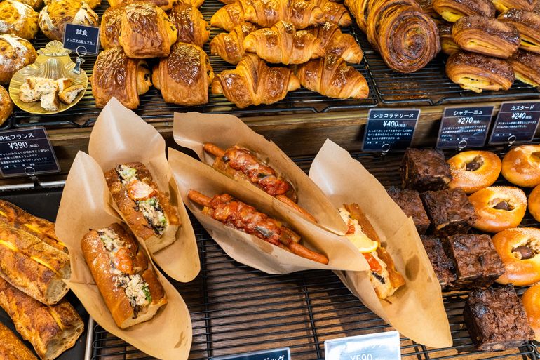 バジルチキンドッグ、ラタトゥイユドッグ、地中海ドッグなど