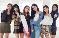 Apink公式SNSより（ソン・ナウンは右から3番目）