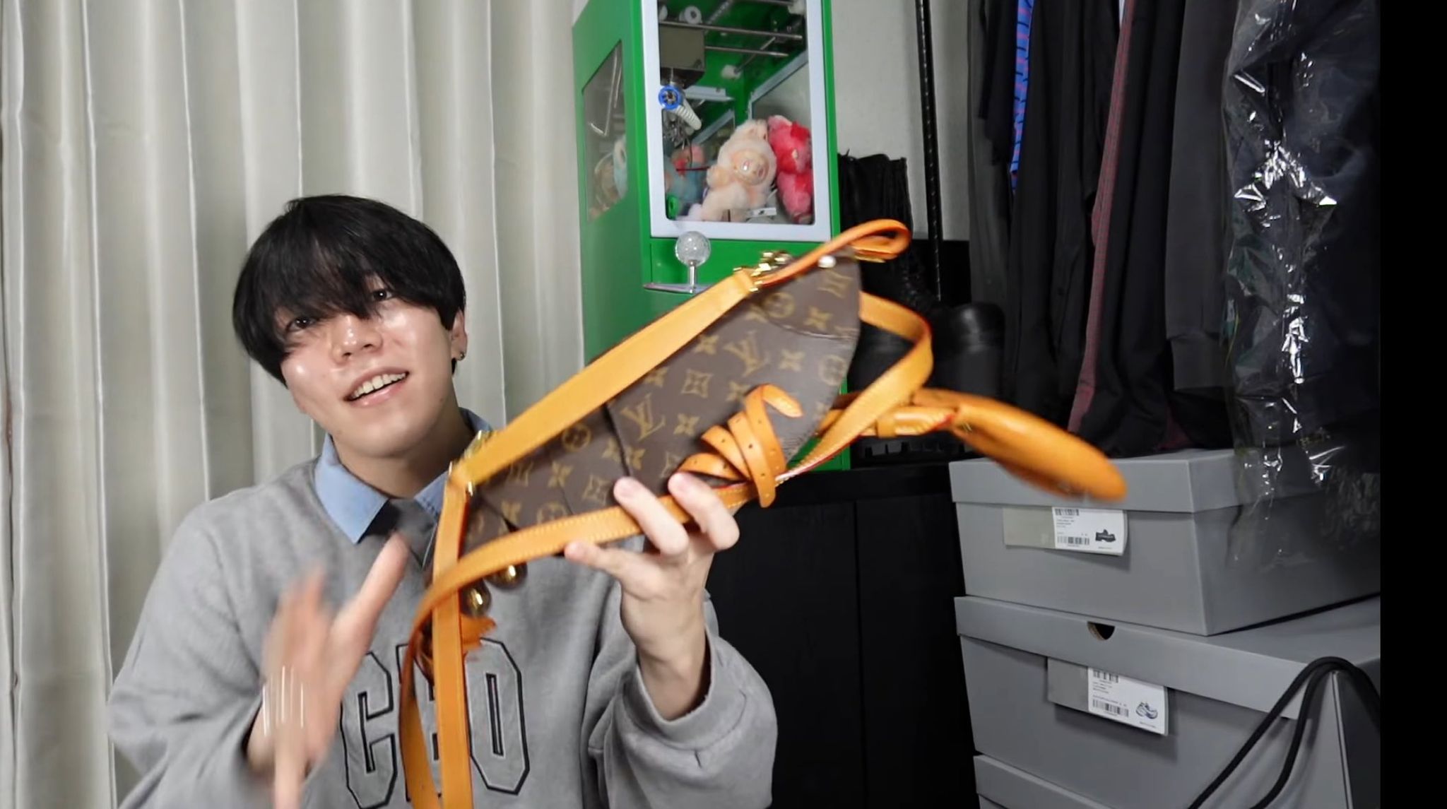 良さが分からない」と批判も…ルイ・ヴィトンの110万円エビ型バッグ