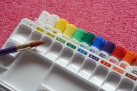 小学生の絵の具セット　※画像はイメージです（リリ/stock.adobe.com）