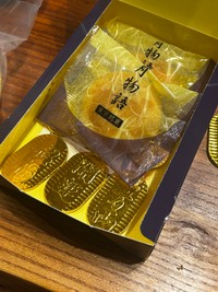 なぜ女子高生がプレゼントに小判を…（友井真人さん提供）