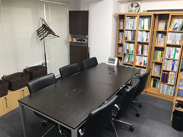 191642 おおぞら法律事務所2 会議中