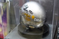 B'z・稲葉浩志とコラボしたSHOEIの特別ヘルメット