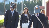 仮装して登校する大学生