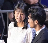 村田諒太氏（右）と話す竹内由恵アナウンサー＝2023年