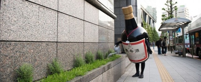 自然を愛するビンくんは、地下足袋に黒軍手