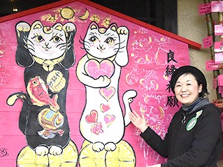 福を届ける「招き猫」に願いこめて　美術館で初もうで企画