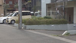 軽ワゴン車が生垣に突っ込み運転の６０代男性が死亡　仙台・若林区